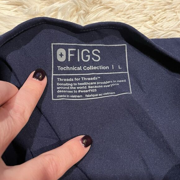 Figs Technical Collection Scrub Top Large Navy Blue Casma 3 Pocket Top - Picture 8 of 10